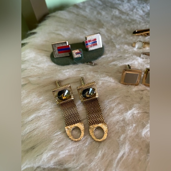 Elegant Gold and Silver Cufflinks and Tie Clip Collection - Picture 2 of 16